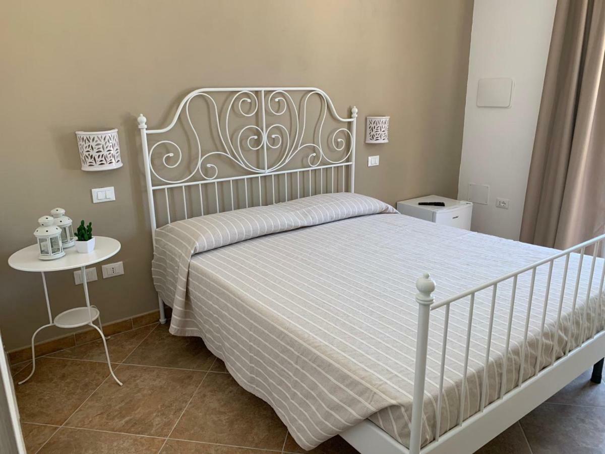 Le Tre Colonne Bed & Breakfast Мелендуньо Екстериор снимка